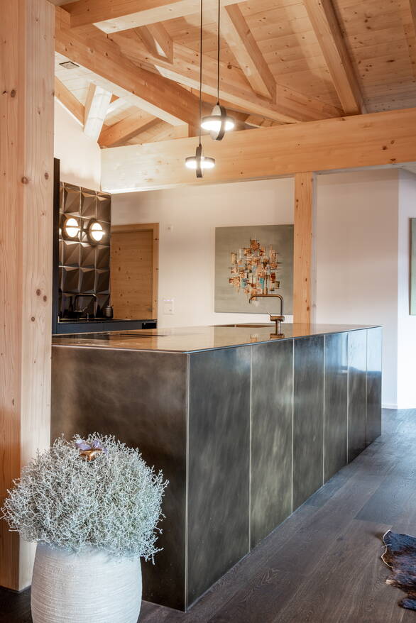 Küche aus Messing Mehrfamilienhaus | Planart Grindelwald